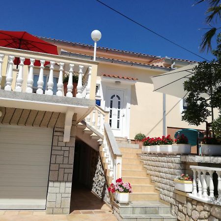 Apartman Larisa Apartment Kampor Екстериор снимка