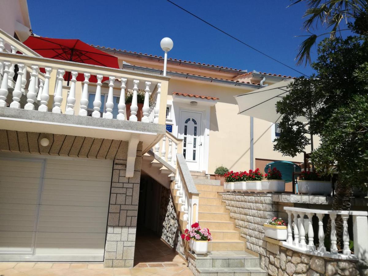 Apartman Larisa Apartment Kampor Екстериор снимка
