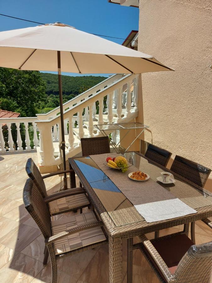 Apartman Larisa Apartment Kampor Екстериор снимка