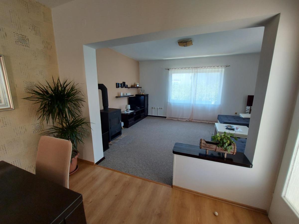 Apartman Larisa Apartment Kampor Екстериор снимка