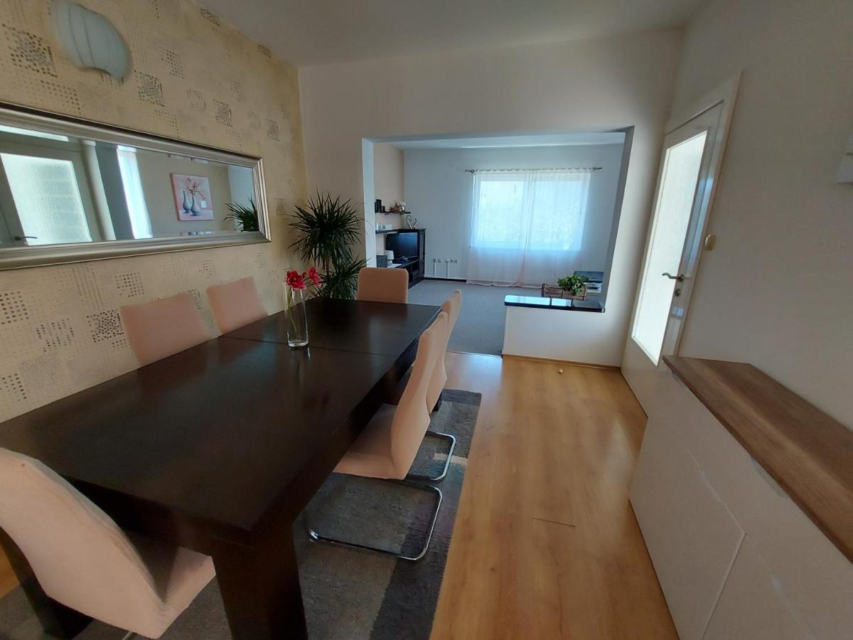 Apartman Larisa Apartment Kampor Екстериор снимка