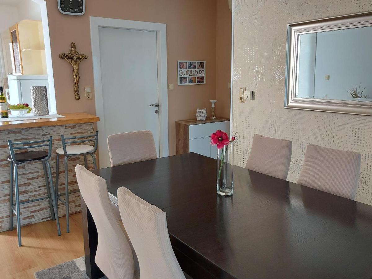 Apartman Larisa Apartment Kampor Екстериор снимка