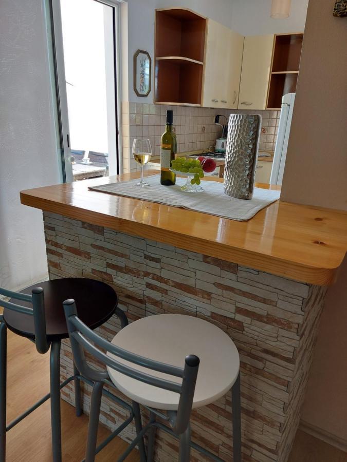 Apartman Larisa Apartment Kampor Екстериор снимка