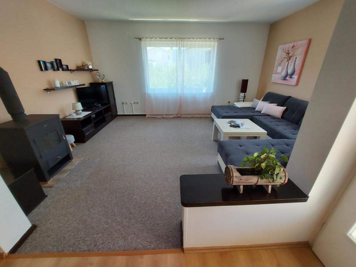 Apartman Larisa Apartment Kampor Екстериор снимка