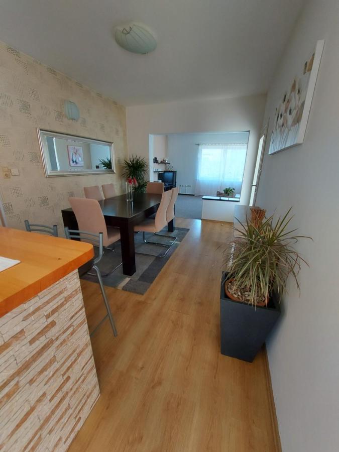 Apartman Larisa Apartment Kampor Екстериор снимка
