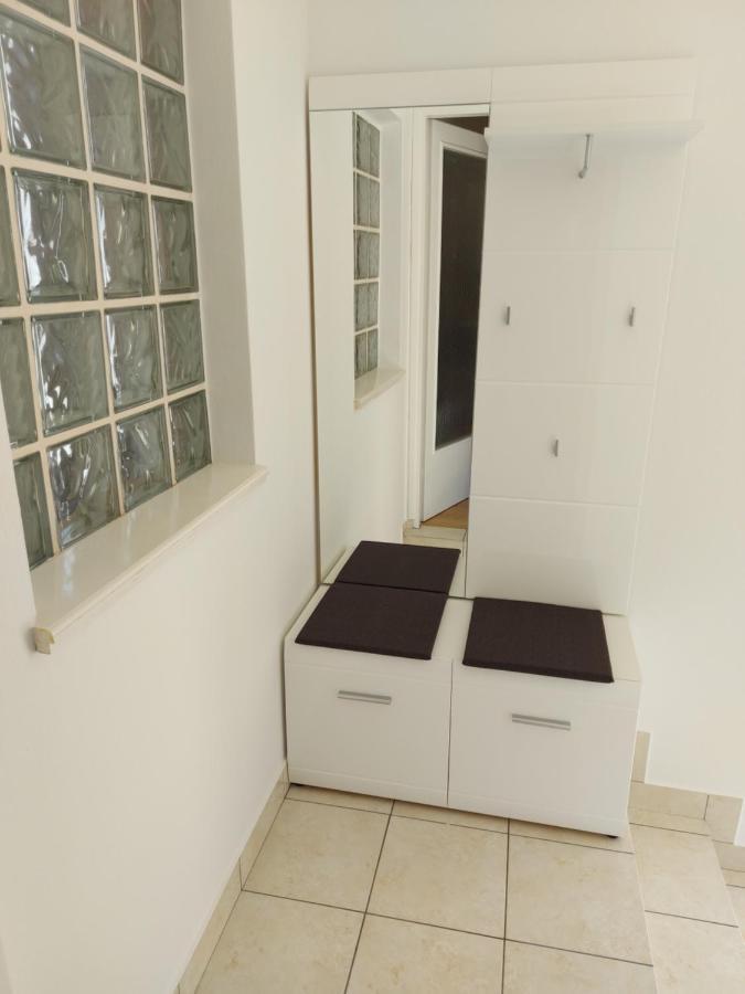 Apartman Larisa Apartment Kampor Екстериор снимка