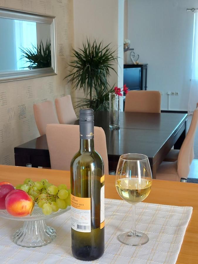 Apartman Larisa Apartment Kampor Екстериор снимка