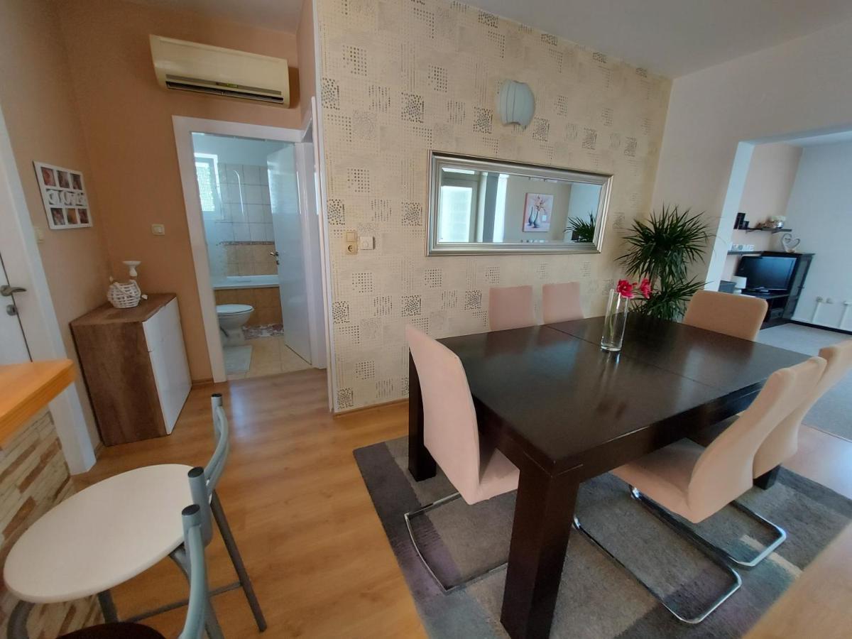 Apartman Larisa Apartment Kampor Екстериор снимка