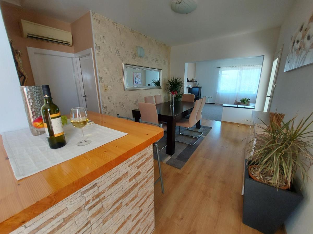 Apartman Larisa Apartment Kampor Екстериор снимка