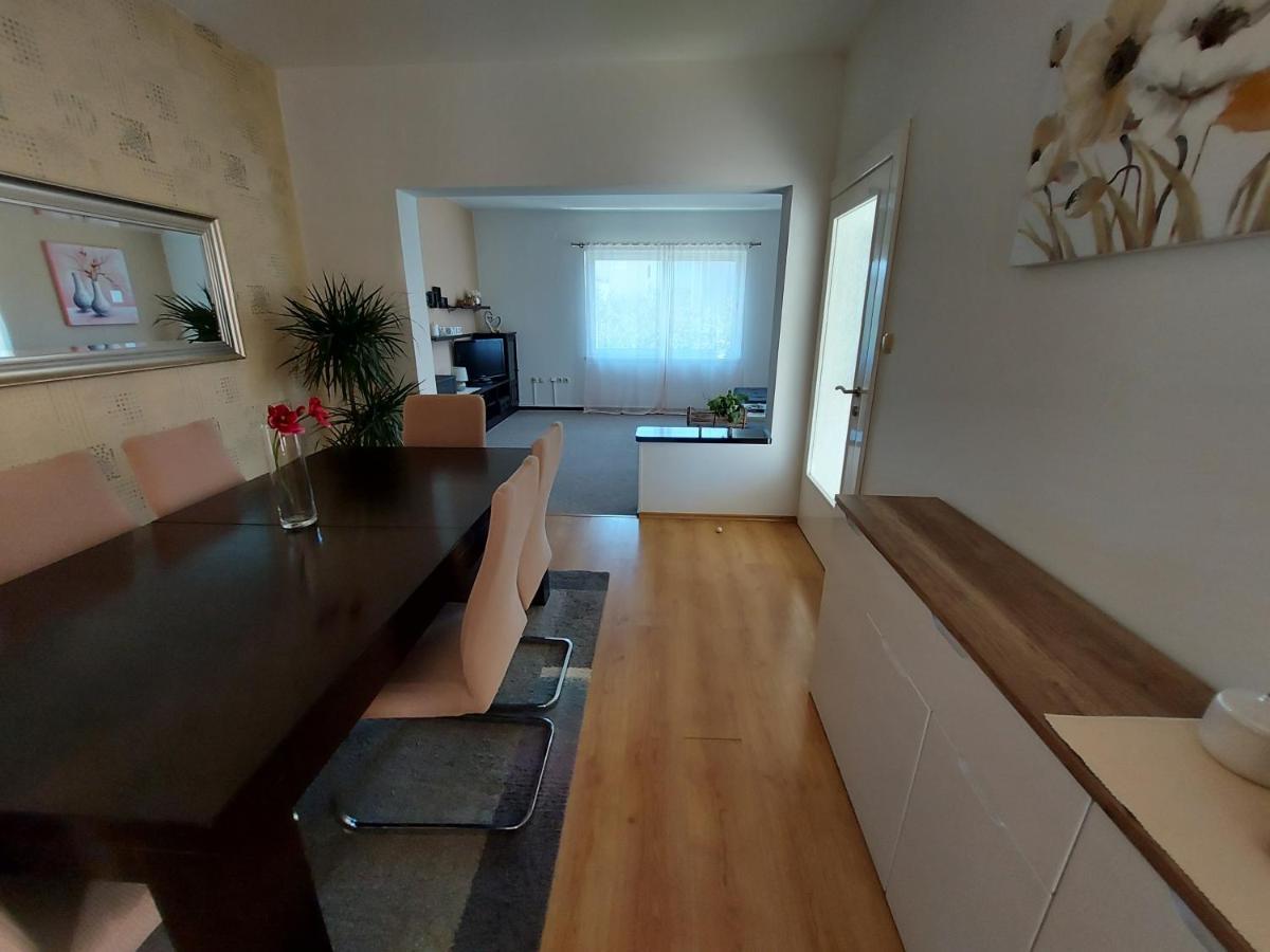 Apartman Larisa Apartment Kampor Екстериор снимка