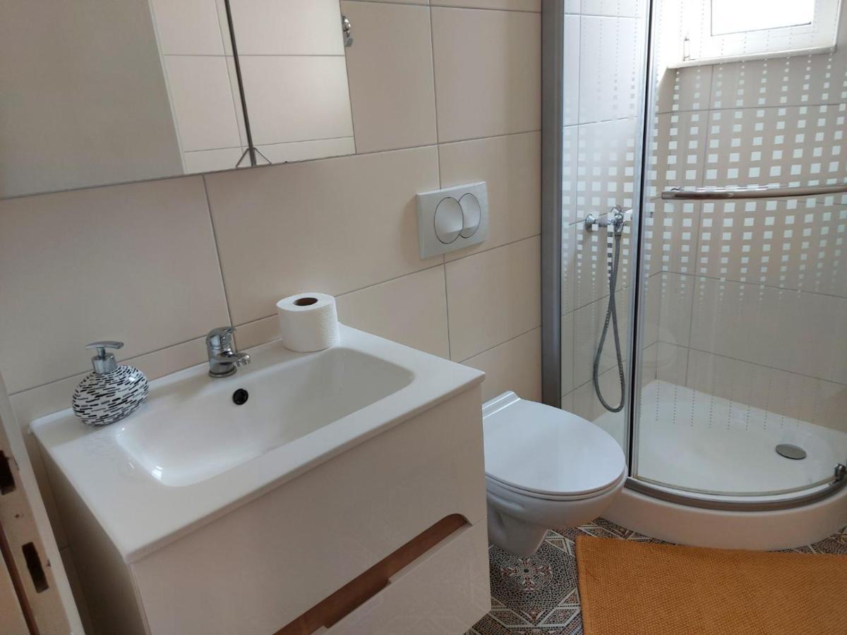Apartman Larisa Apartment Kampor Екстериор снимка