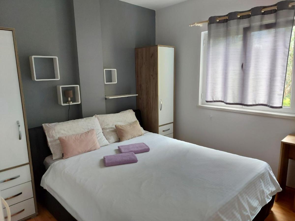 Apartman Larisa Apartment Kampor Екстериор снимка