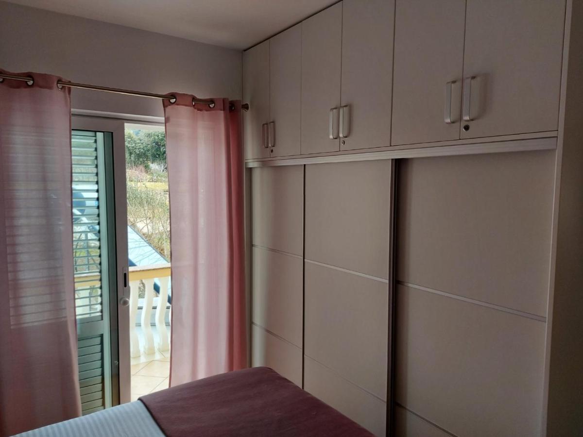 Apartman Larisa Apartment Kampor Екстериор снимка