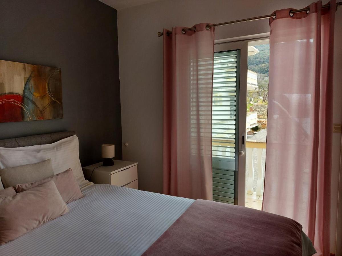 Apartman Larisa Apartment Kampor Екстериор снимка