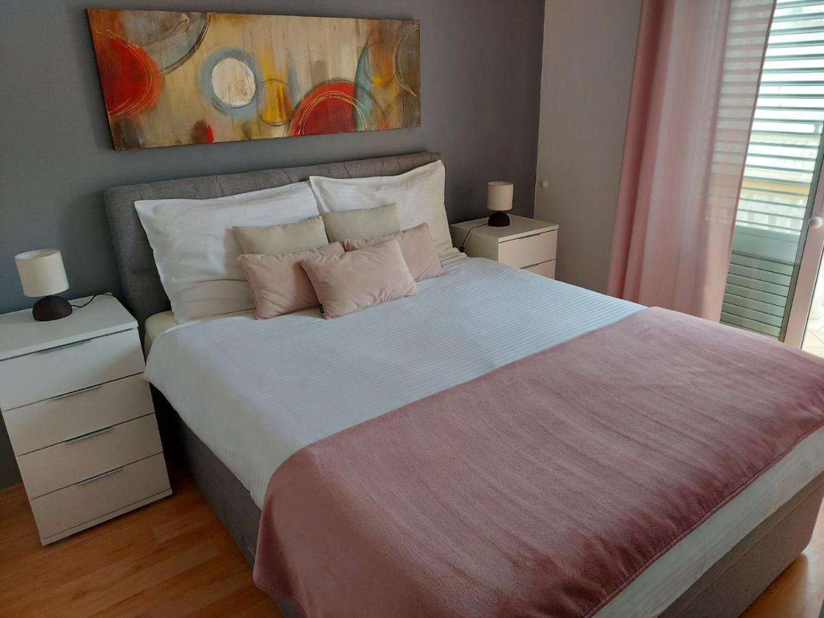 Apartman Larisa Apartment Kampor Екстериор снимка