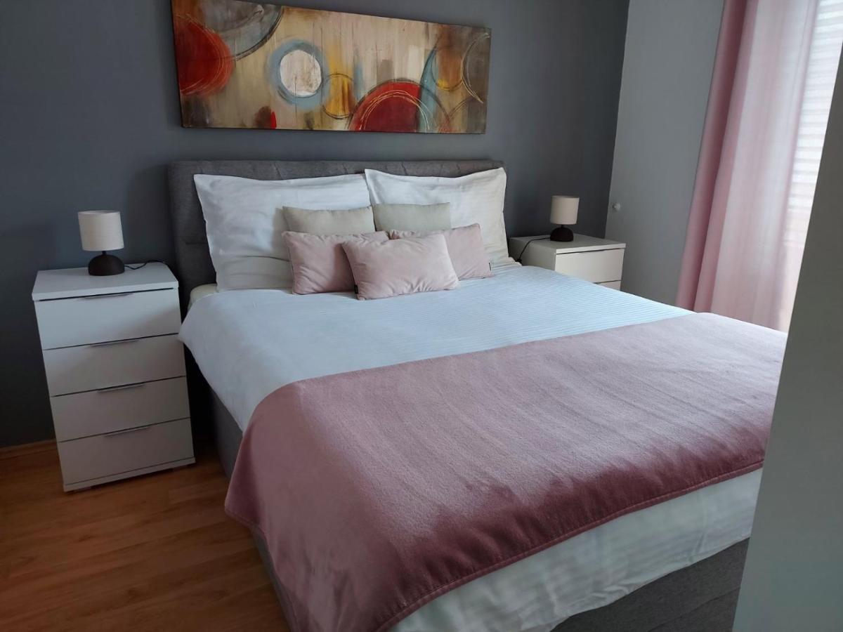 Apartman Larisa Apartment Kampor Екстериор снимка