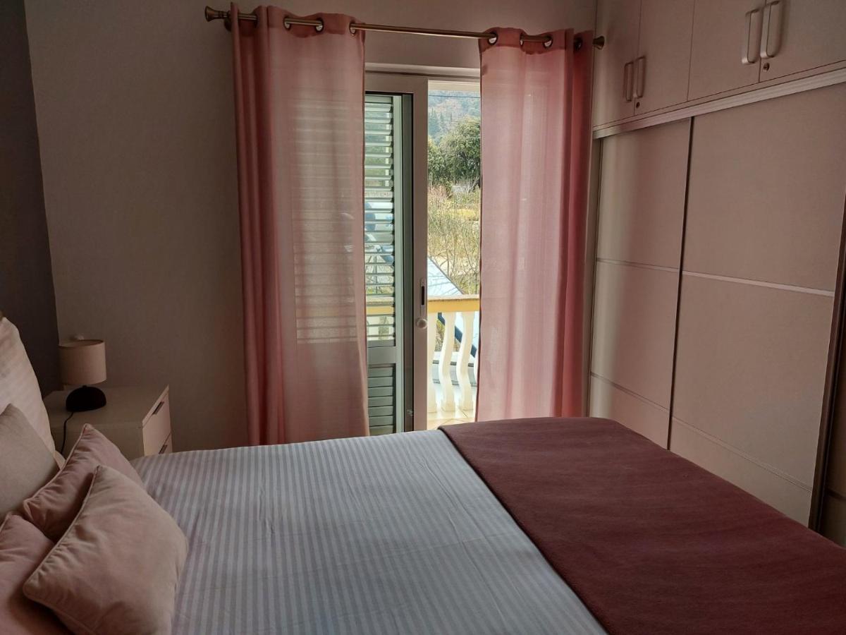 Apartman Larisa Apartment Kampor Екстериор снимка